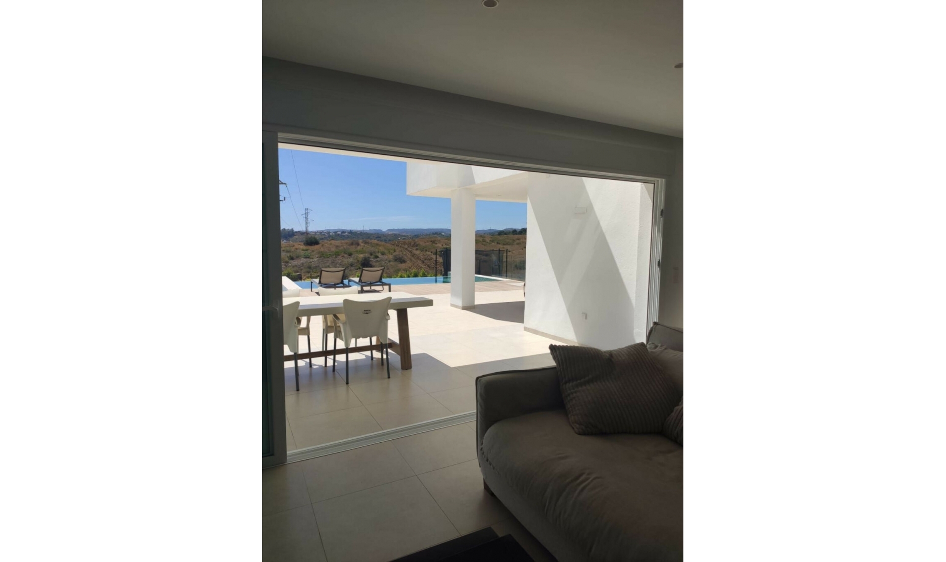 Resale - House -
Estepona