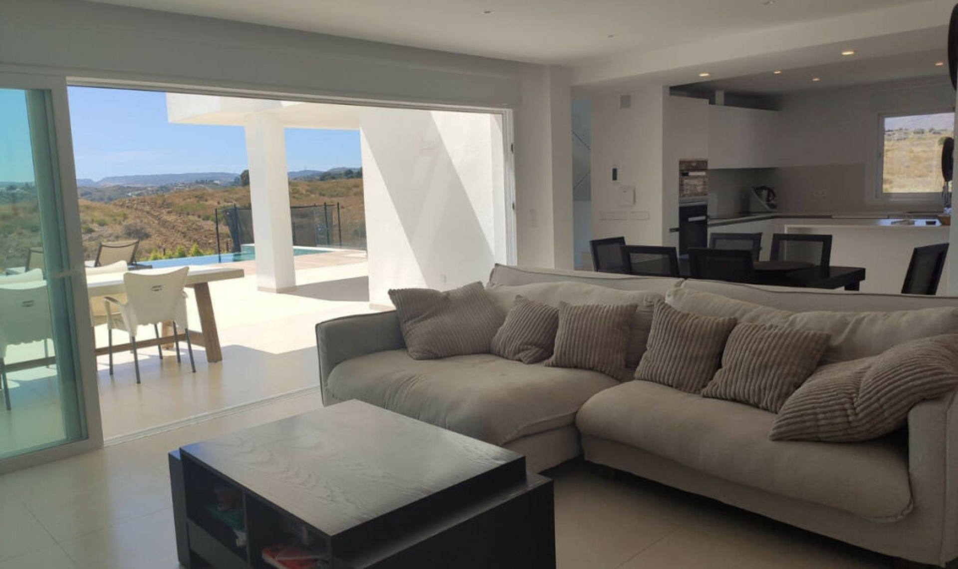 Resale - House -
Estepona