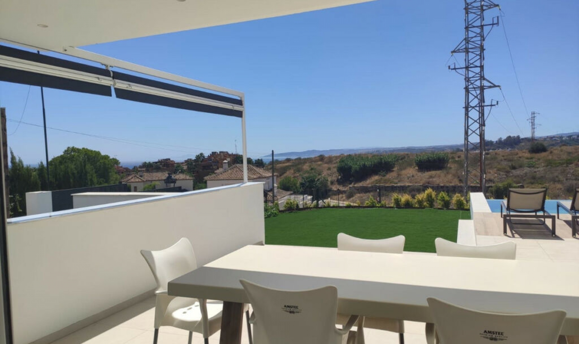 Resale - House -
Estepona