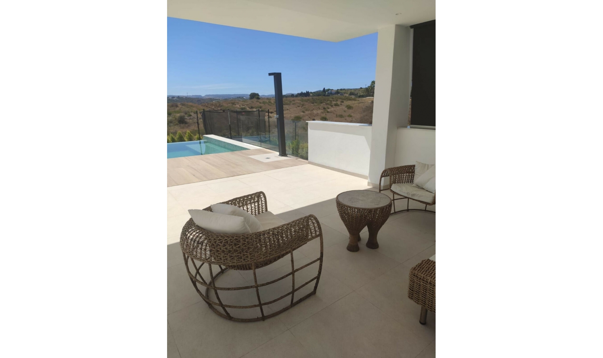 Resale - House -
Estepona