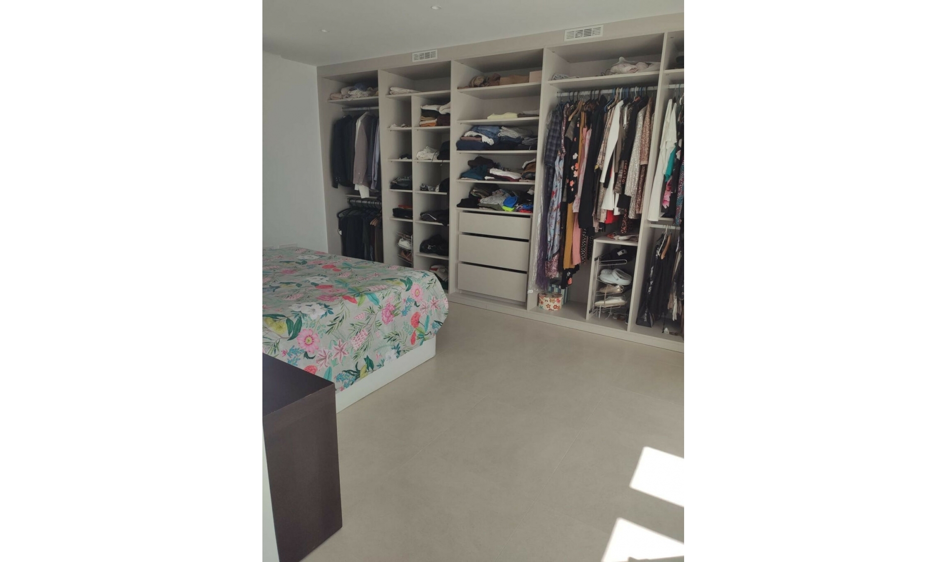 Resale - House -
Estepona