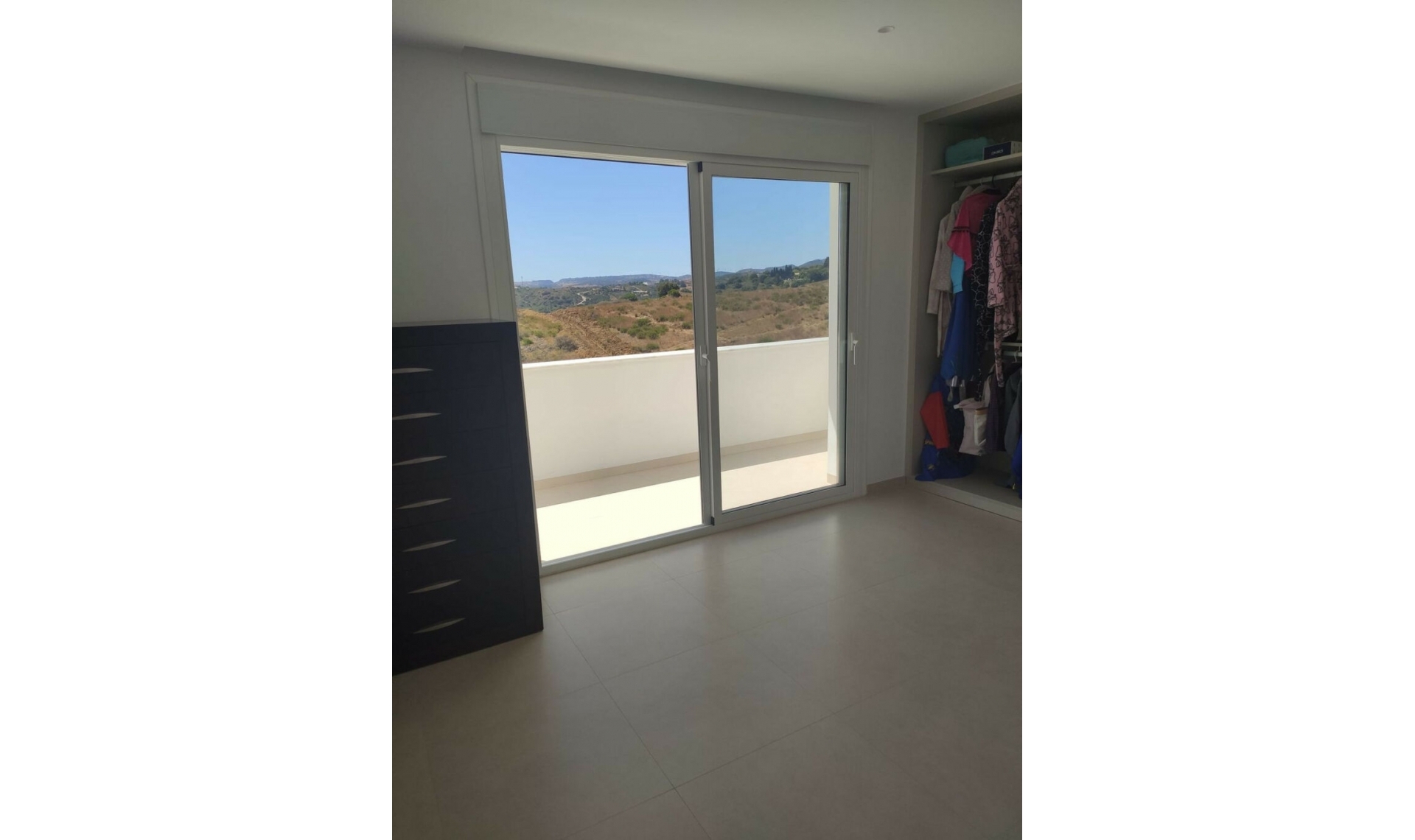 Resale - House -
Estepona
