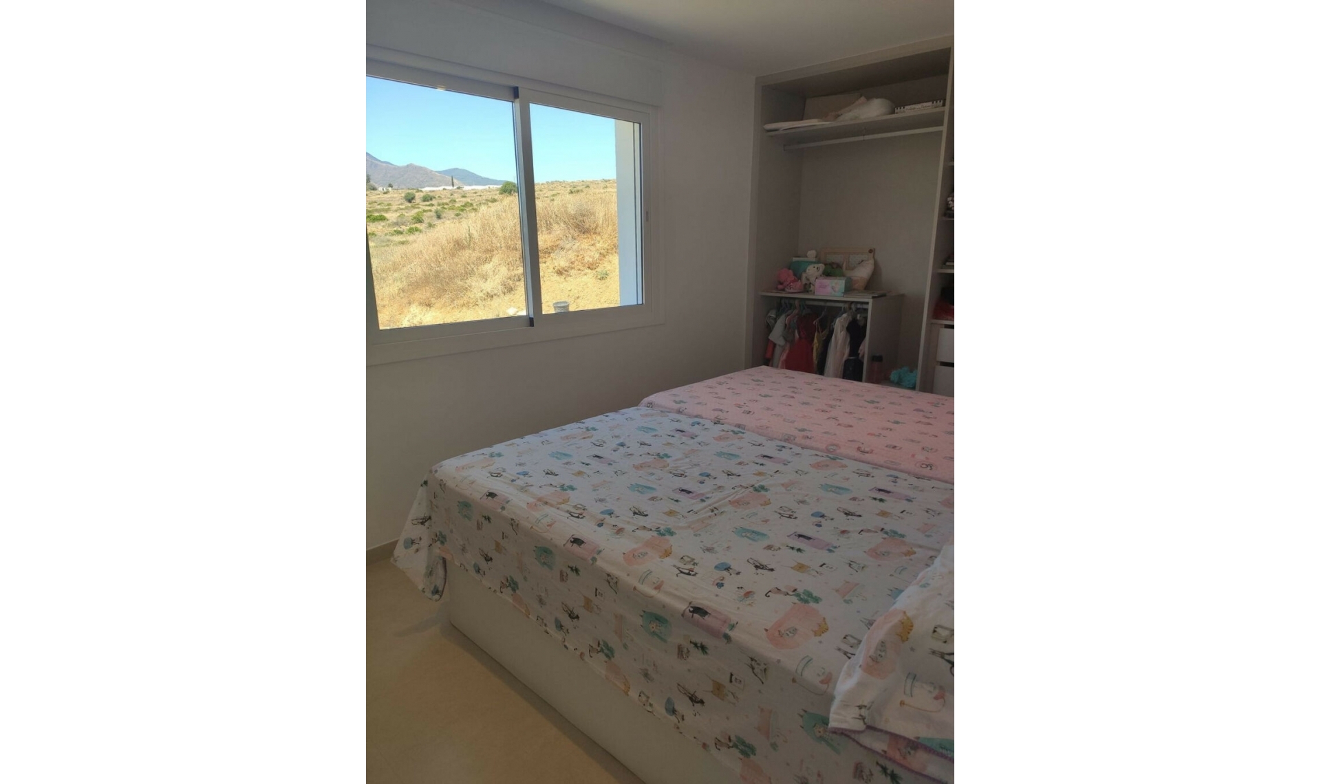 Resale - House -
Estepona