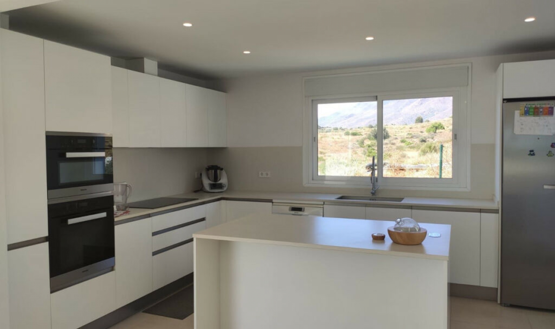 Resale - House -
Estepona