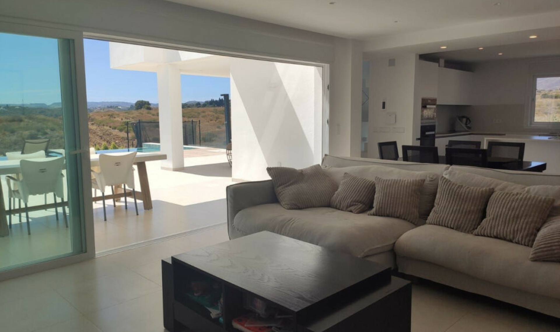 Resale - House -
Estepona