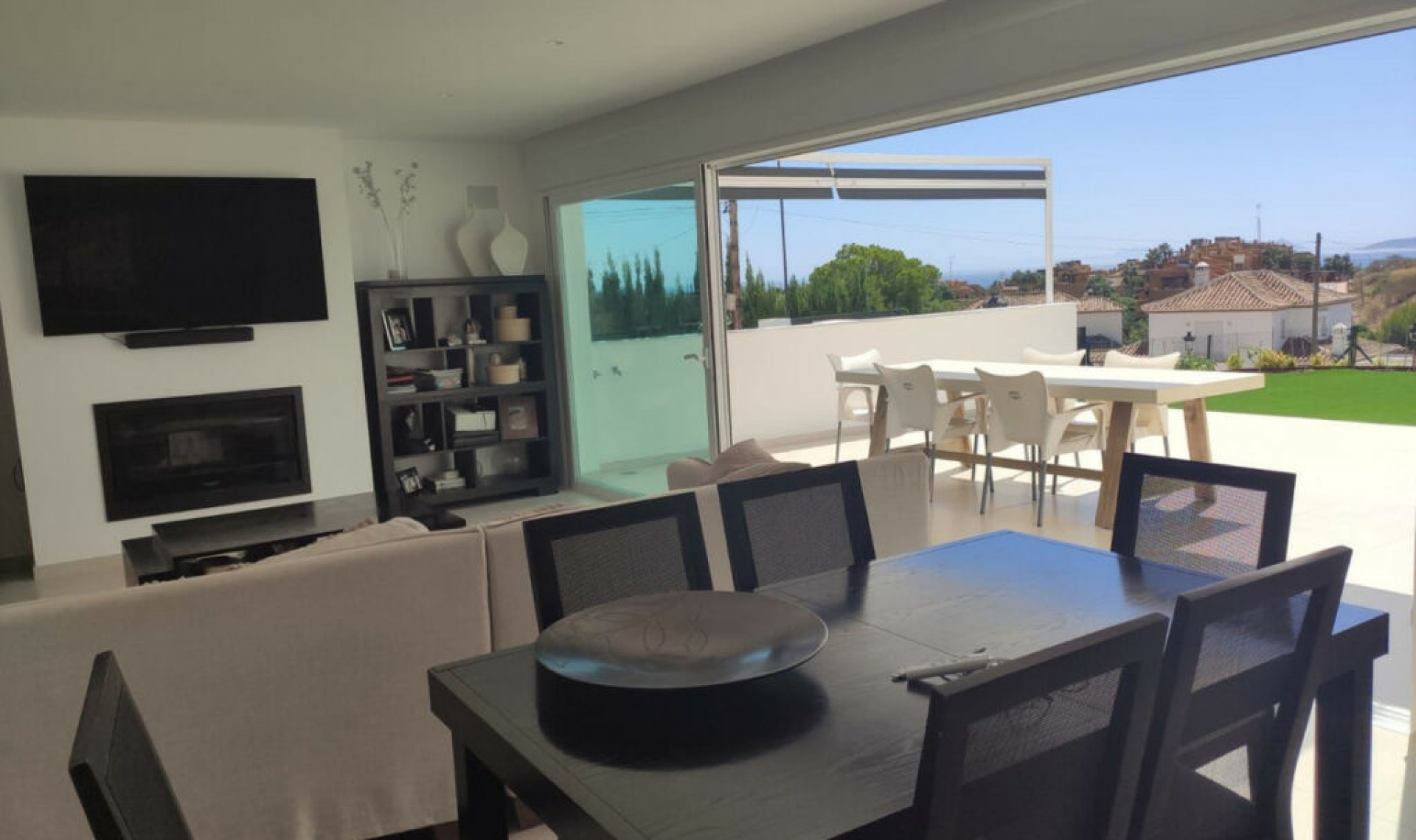 Resale - House -
Estepona