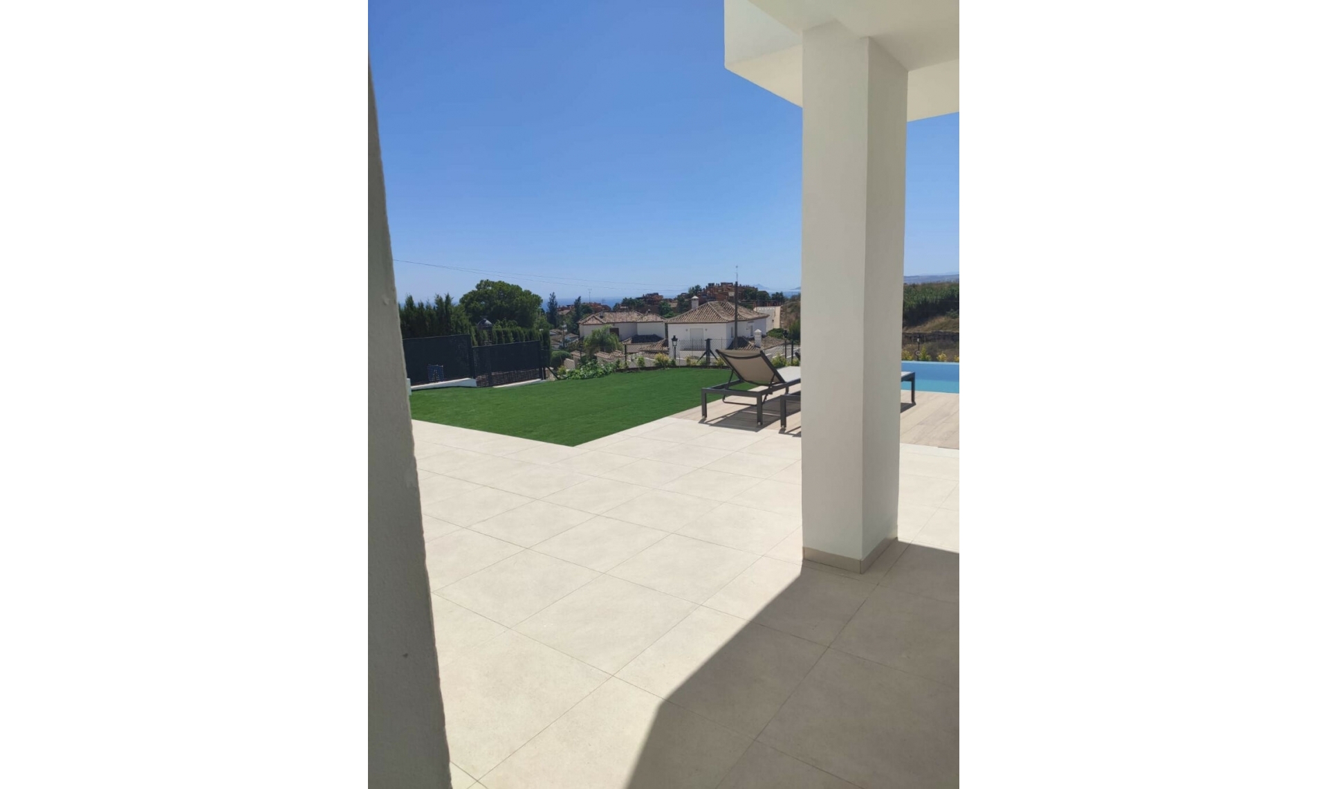 Resale - House -
Estepona