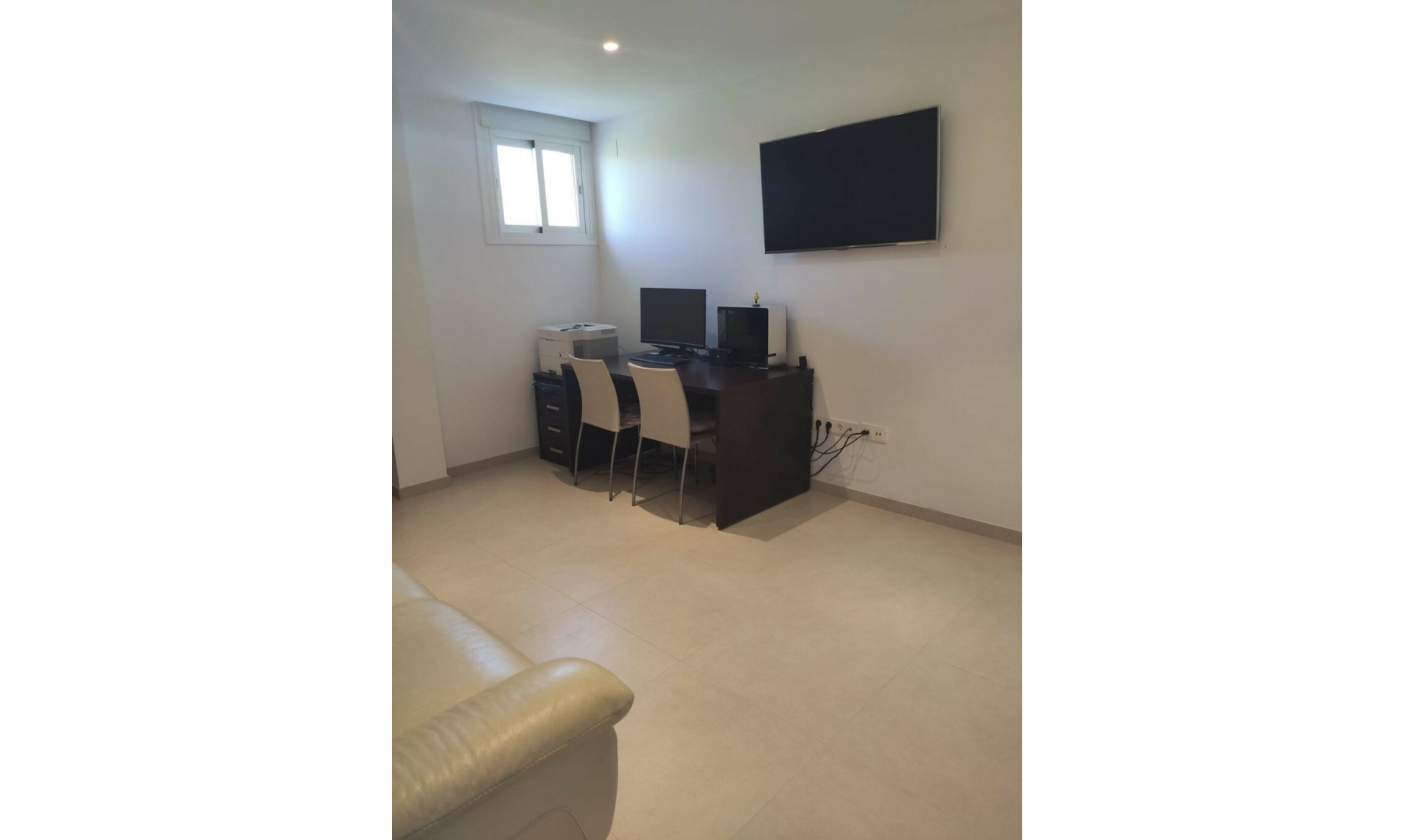 Resale - House -
Estepona