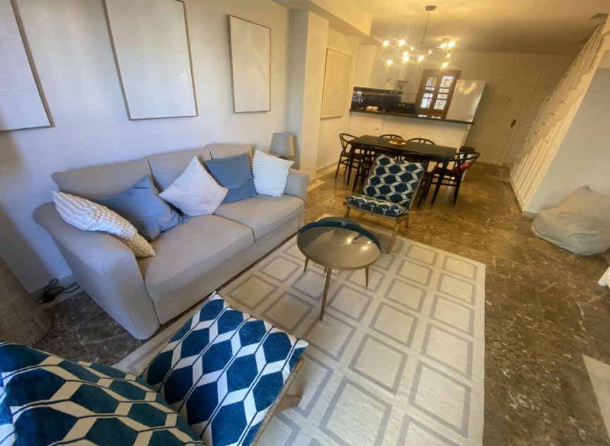 Resale - House -
Estepona