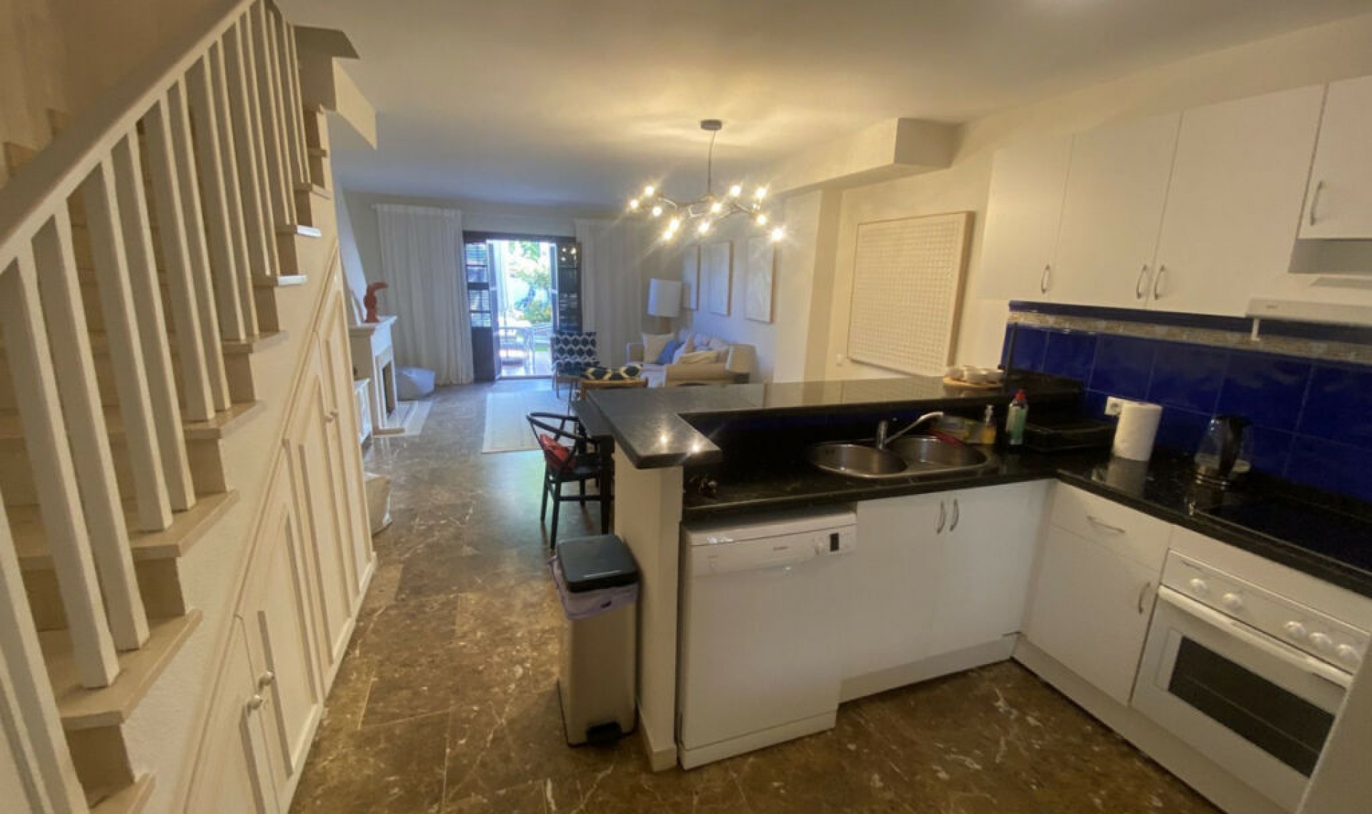 Resale - House -
Estepona