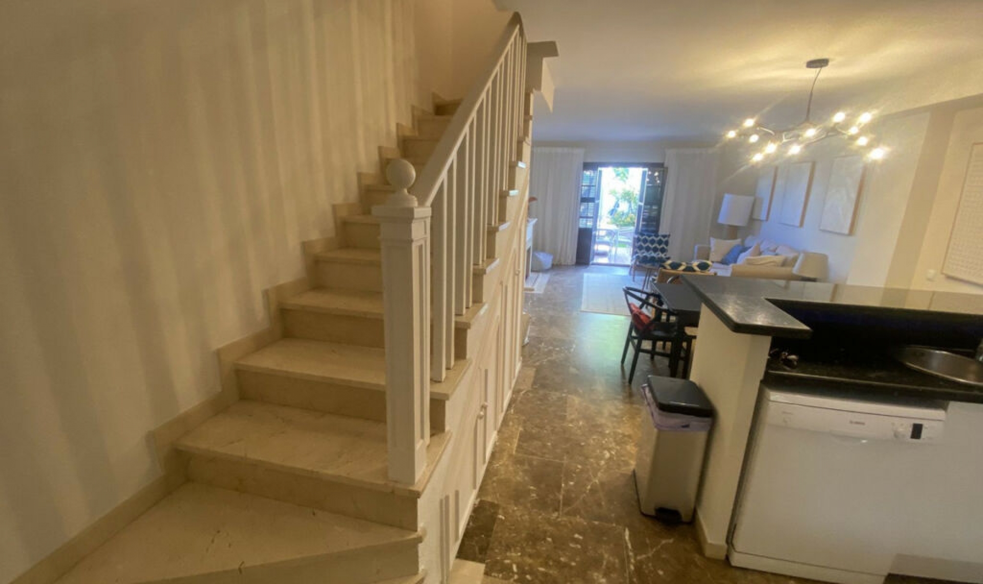 Resale - House -
Estepona