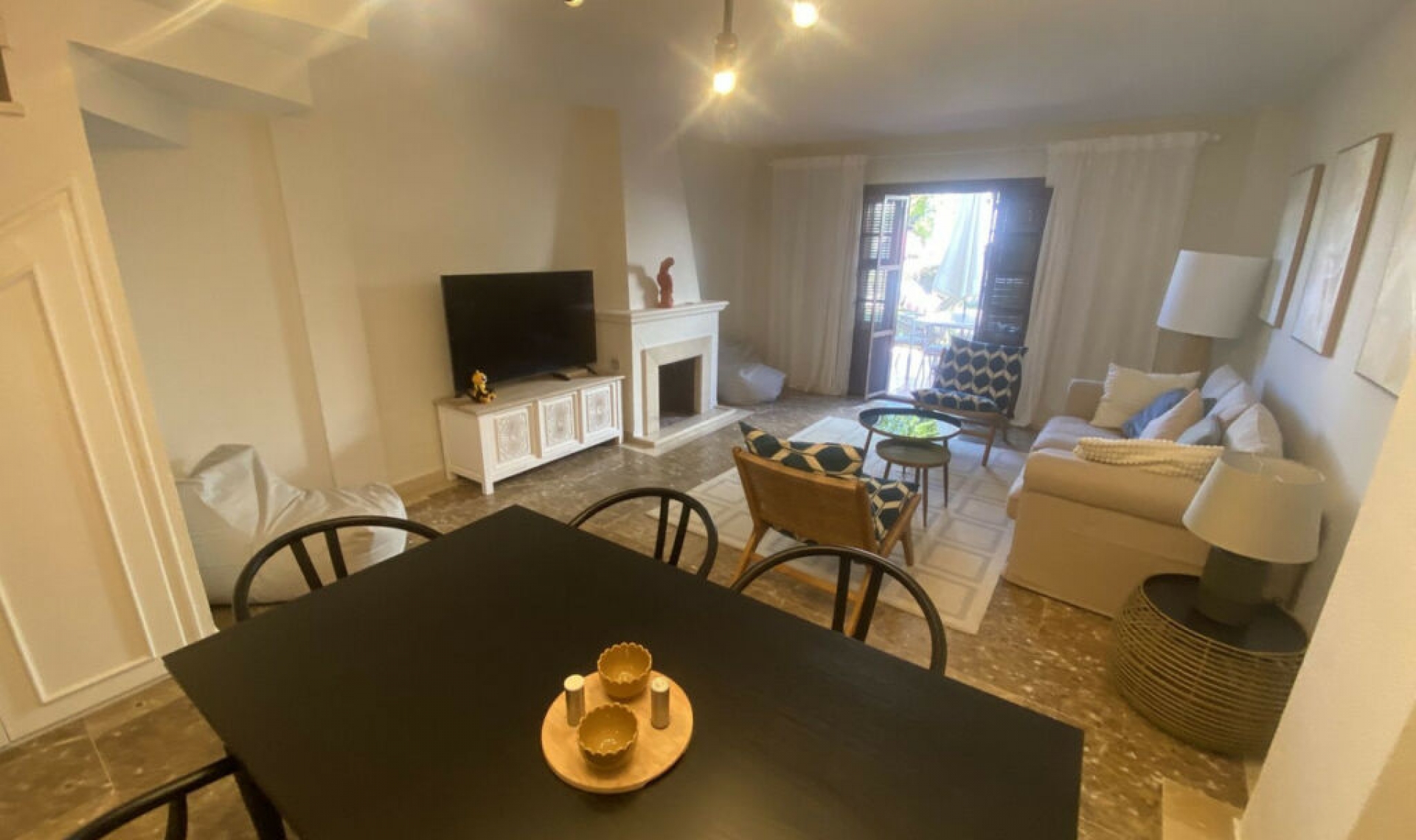 Resale - House -
Estepona