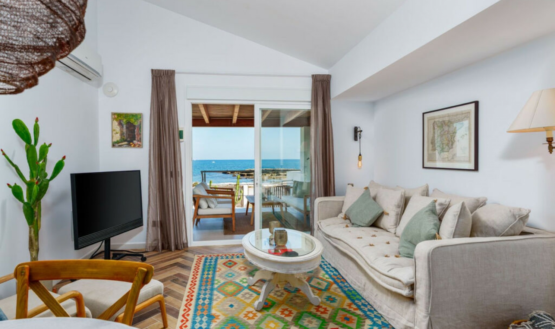 Resale - House -
Estepona