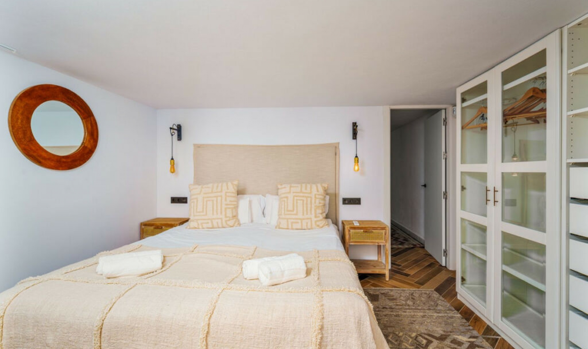 Resale - House -
Estepona