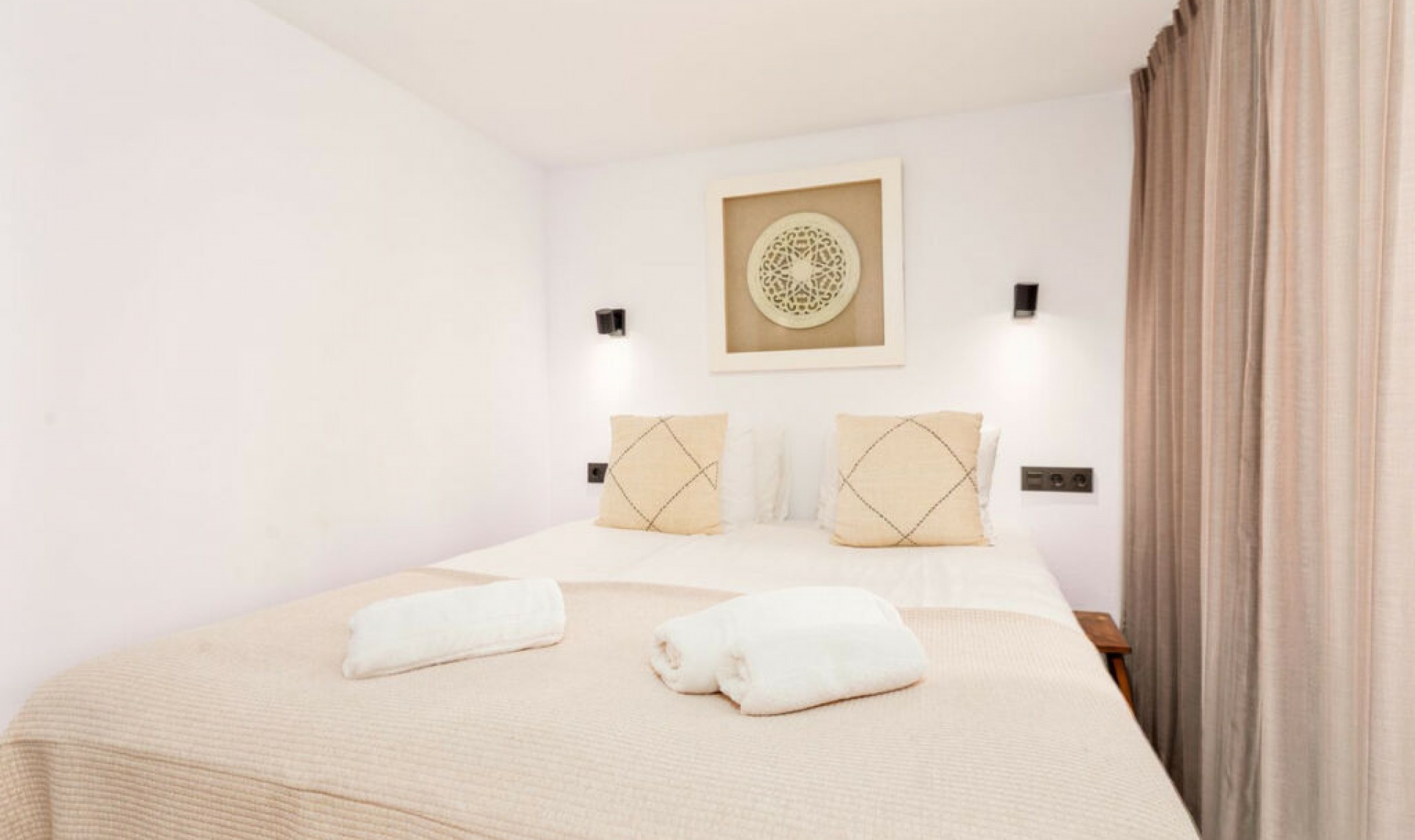 Resale - House -
Estepona
