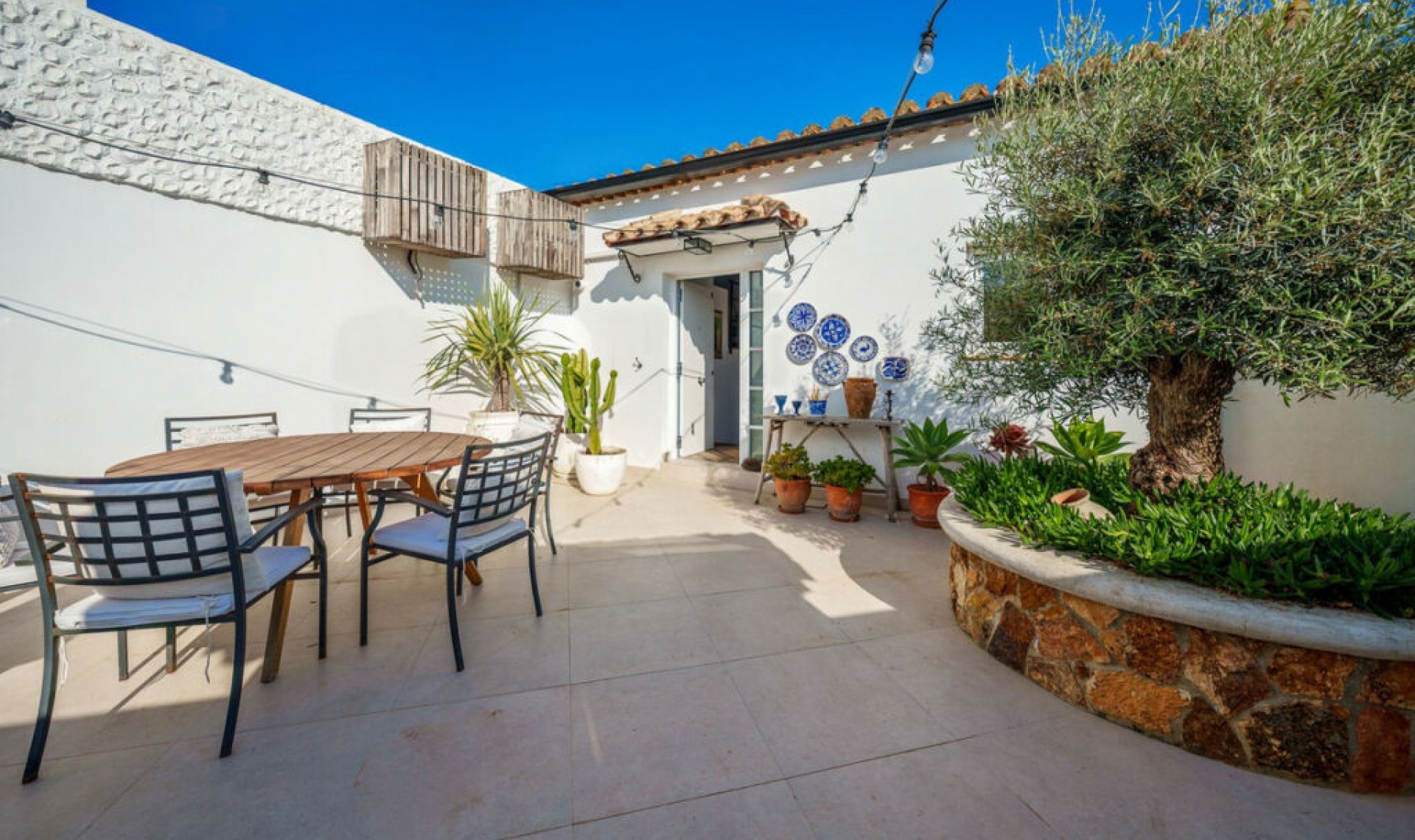 Resale - House -
Estepona