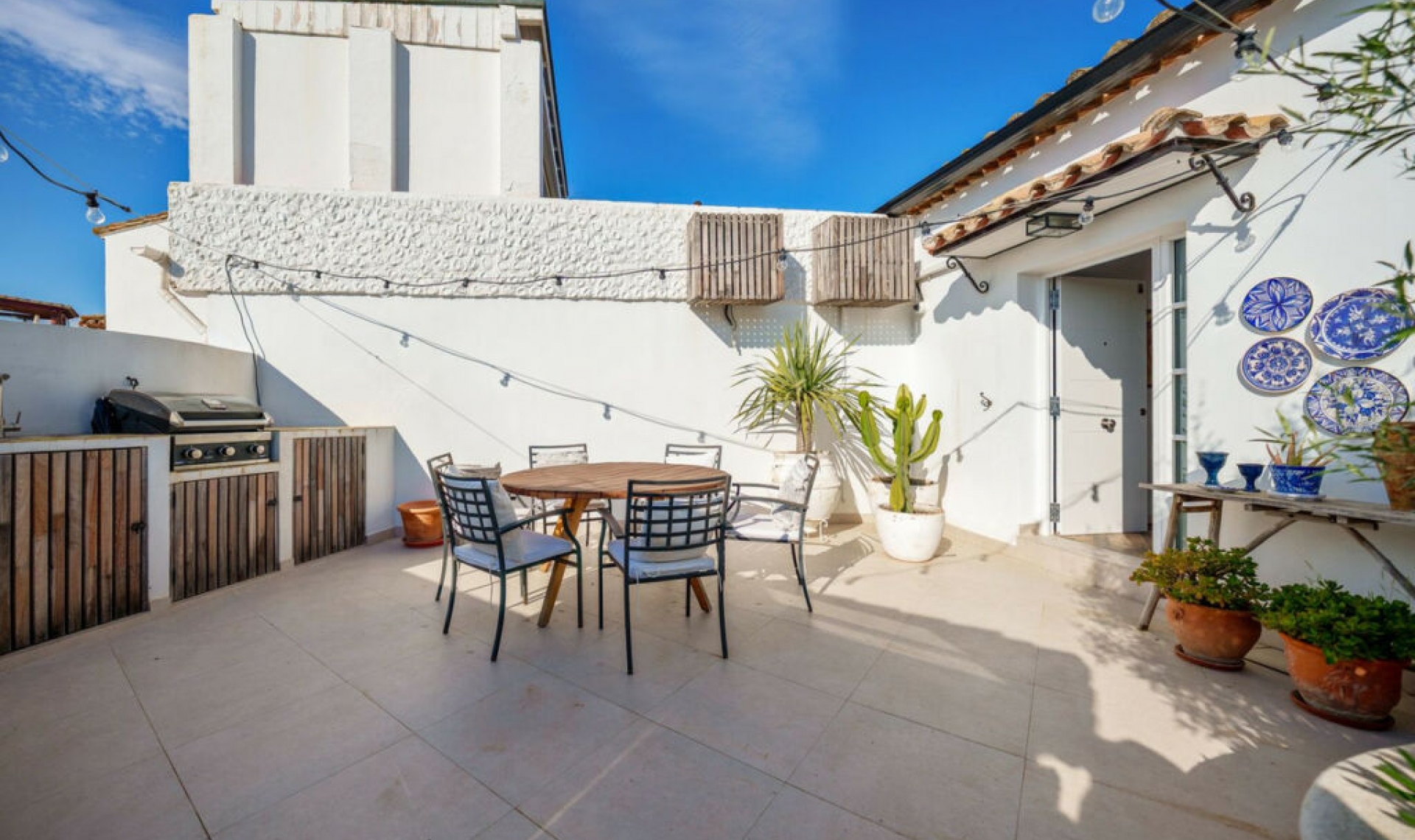 Resale - House -
Estepona