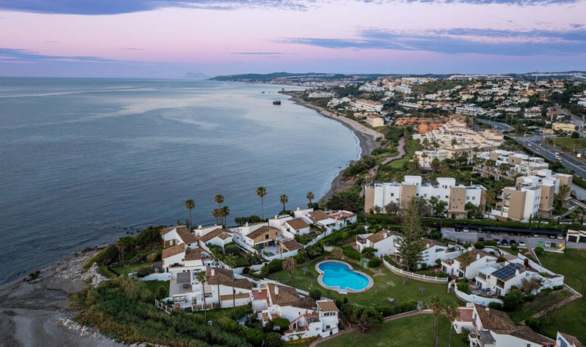 Resale - House -
Estepona