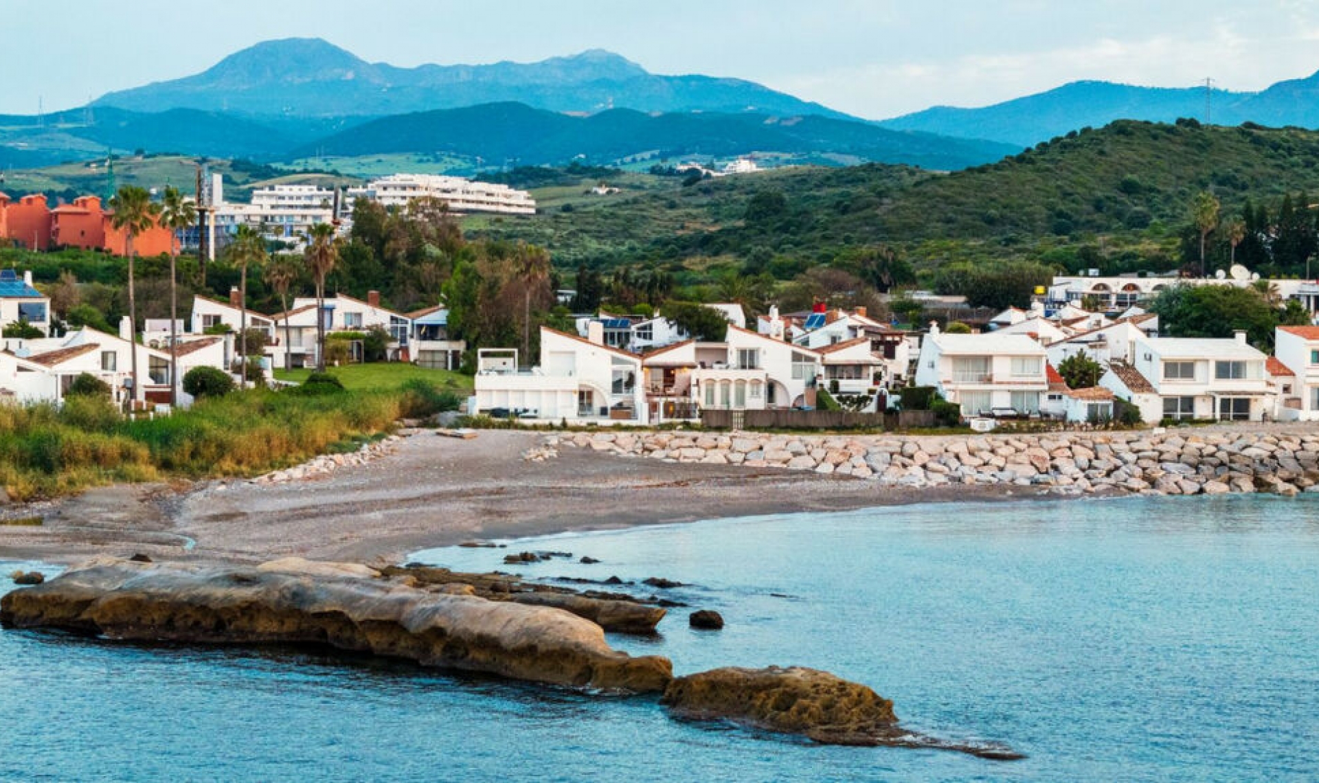 Resale - House -
Estepona