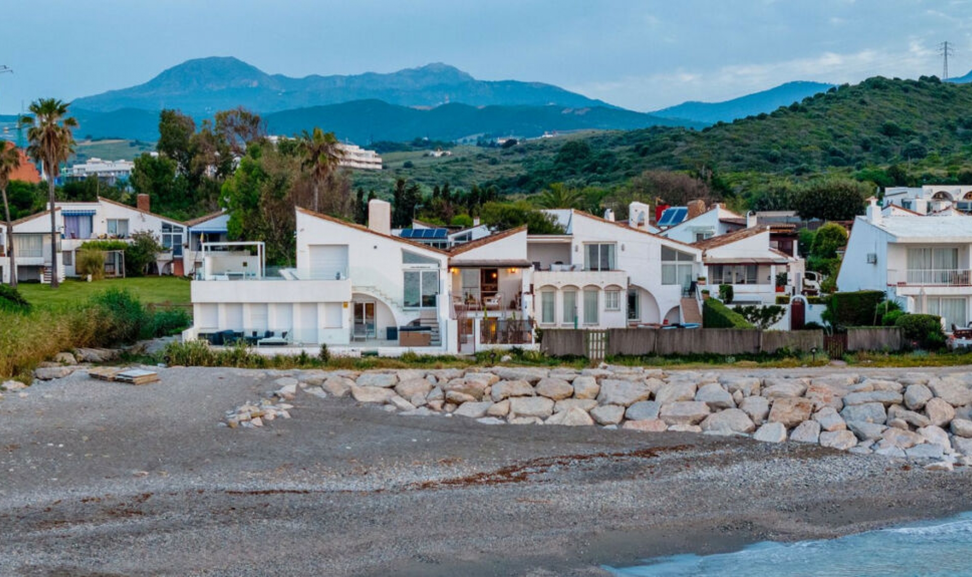 Resale - House -
Estepona