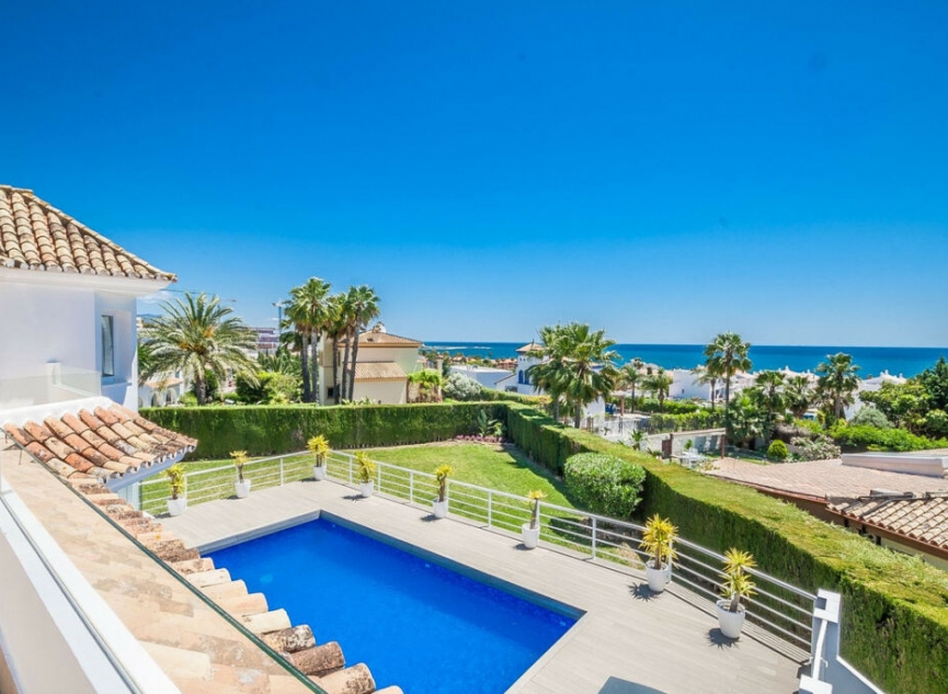 Resale - House -
Estepona