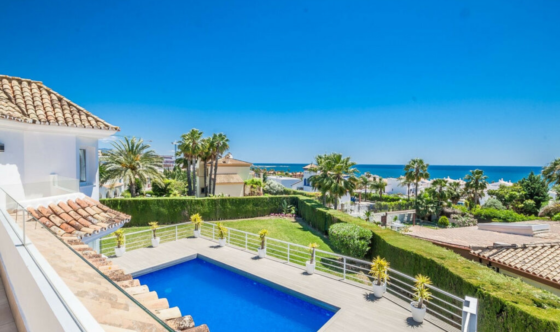 Resale - House -
Estepona