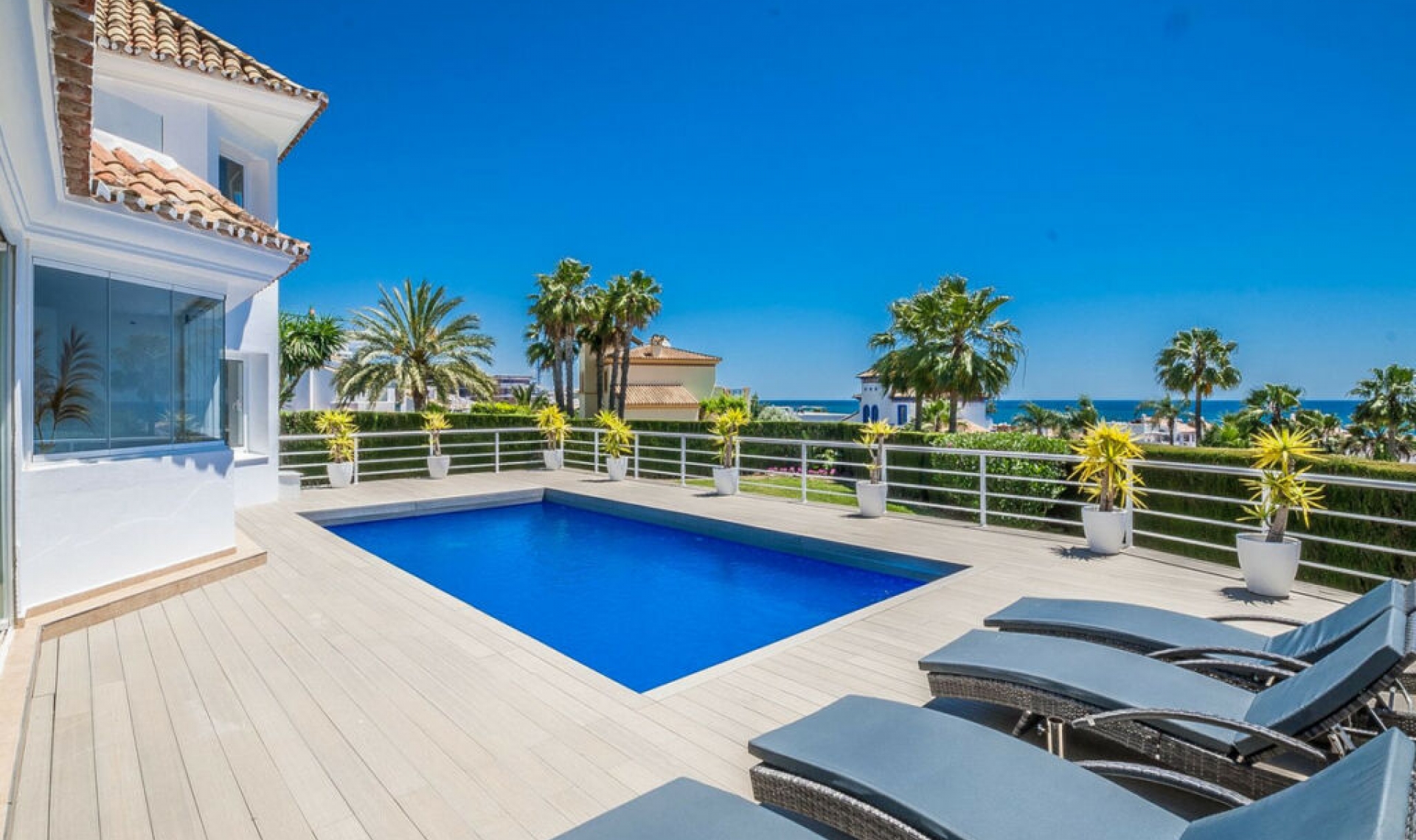 Resale - House -
Estepona
