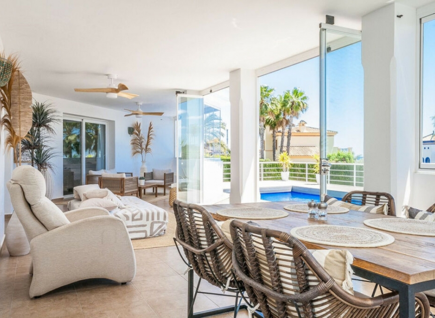 Resale - House -
Estepona