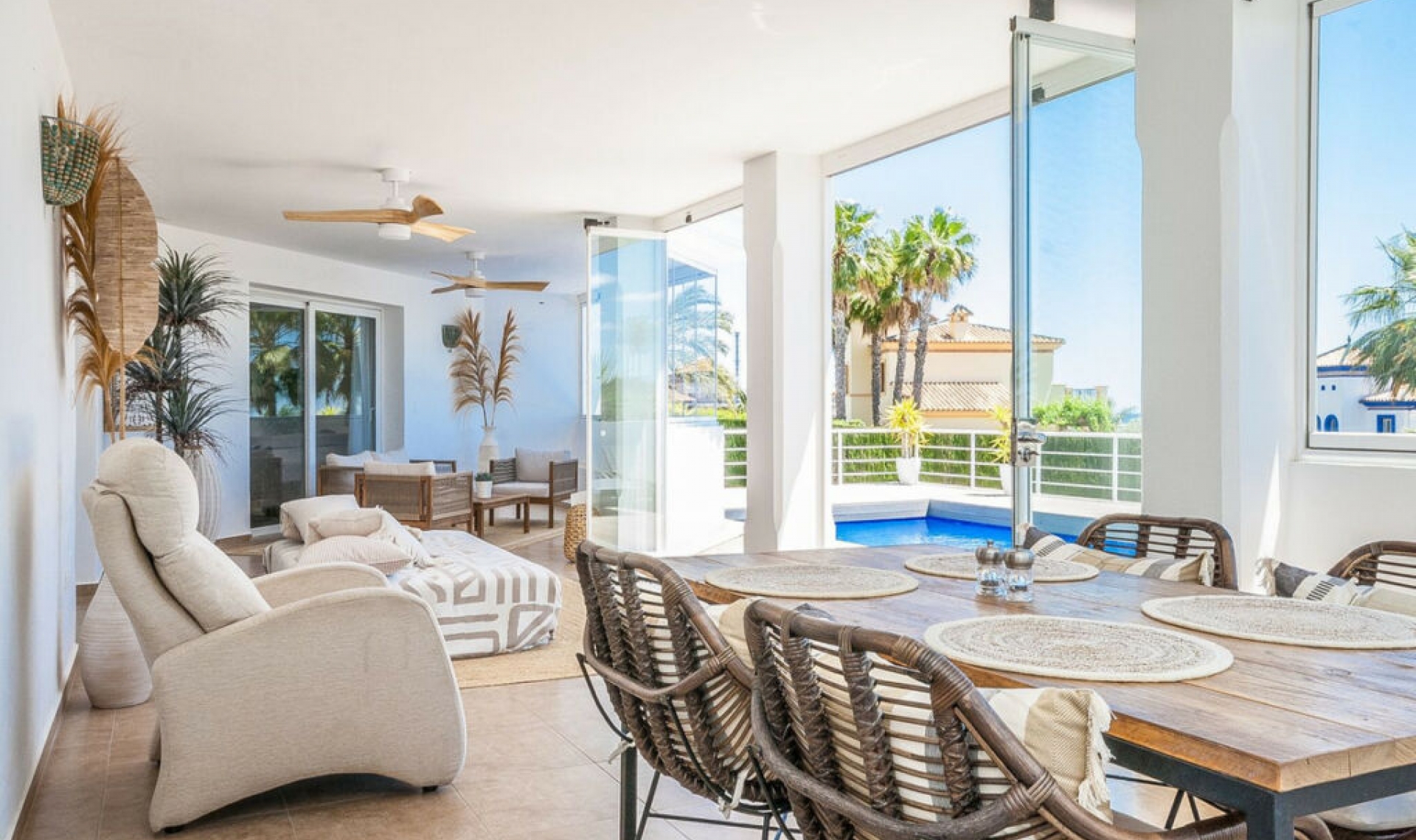 Resale - House -
Estepona