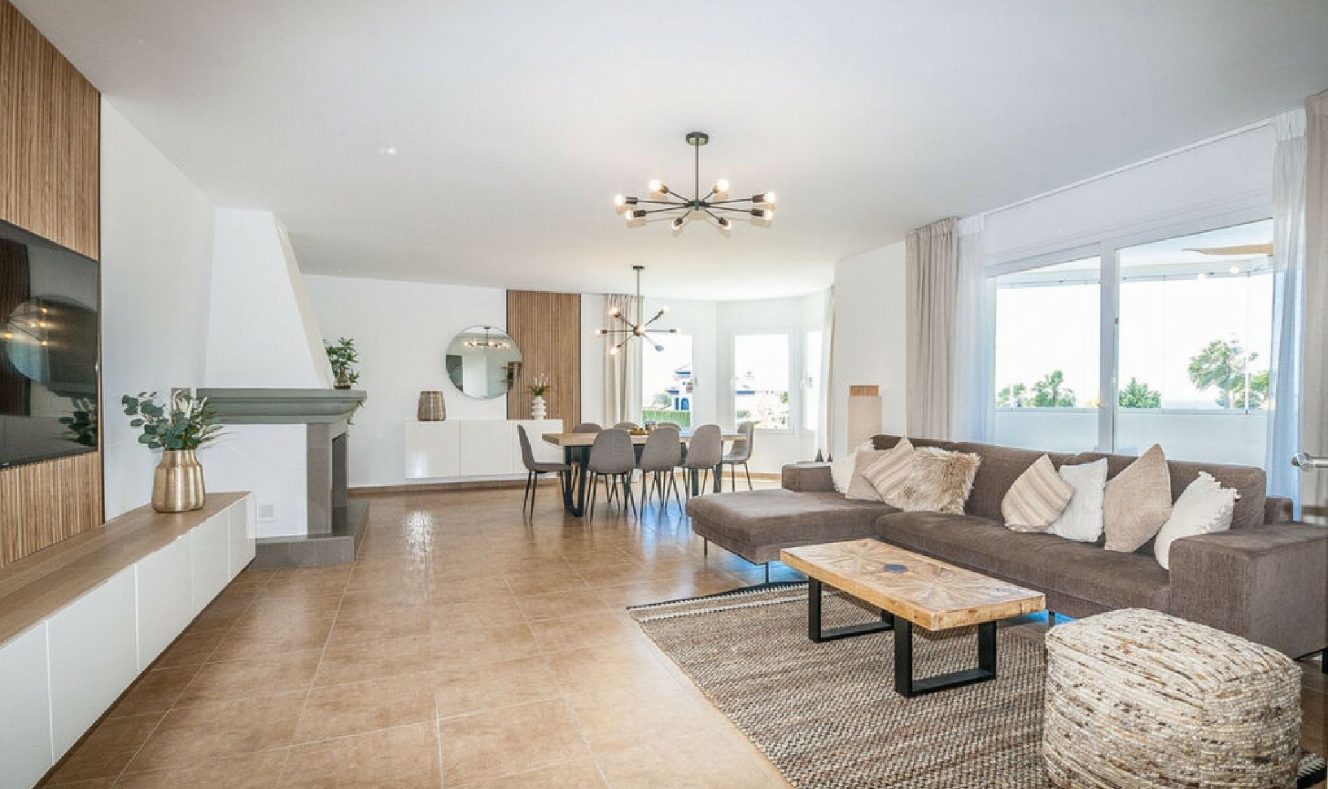 Resale - House -
Estepona