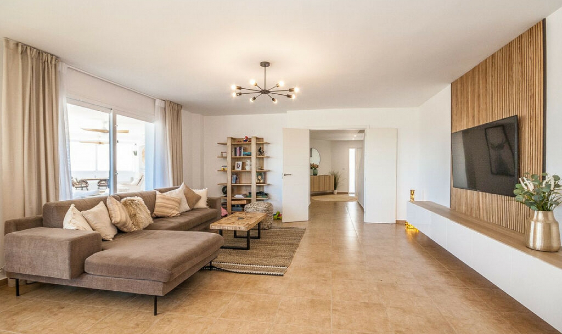 Resale - House -
Estepona