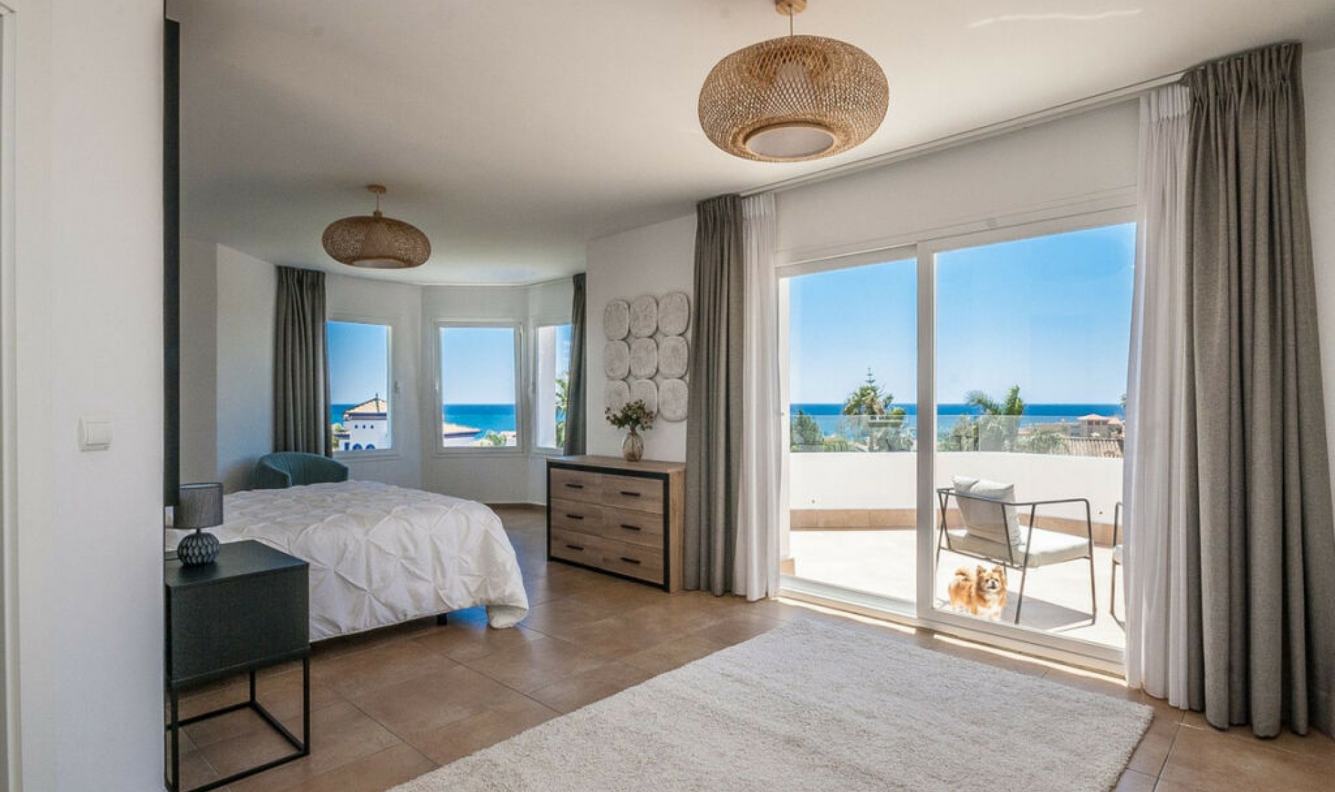 Resale - House -
Estepona