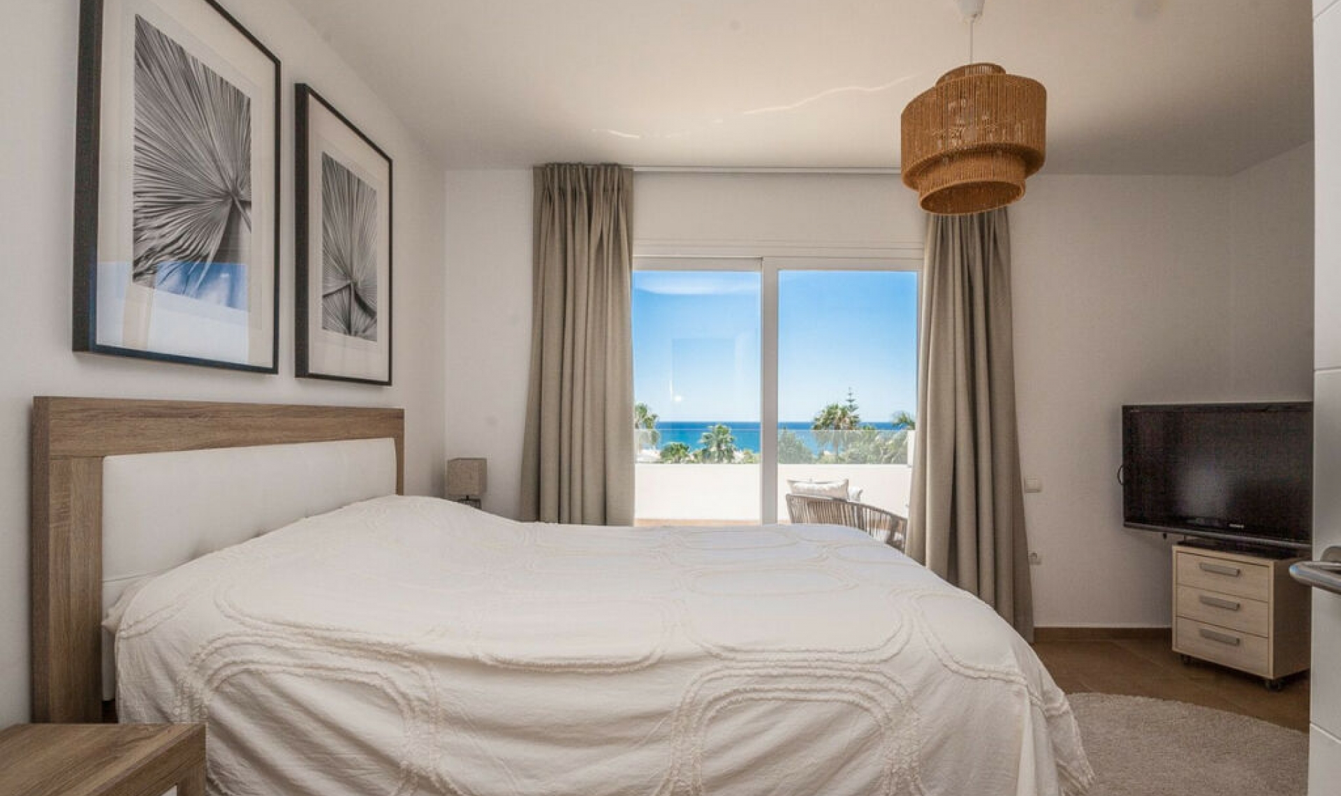 Resale - House -
Estepona