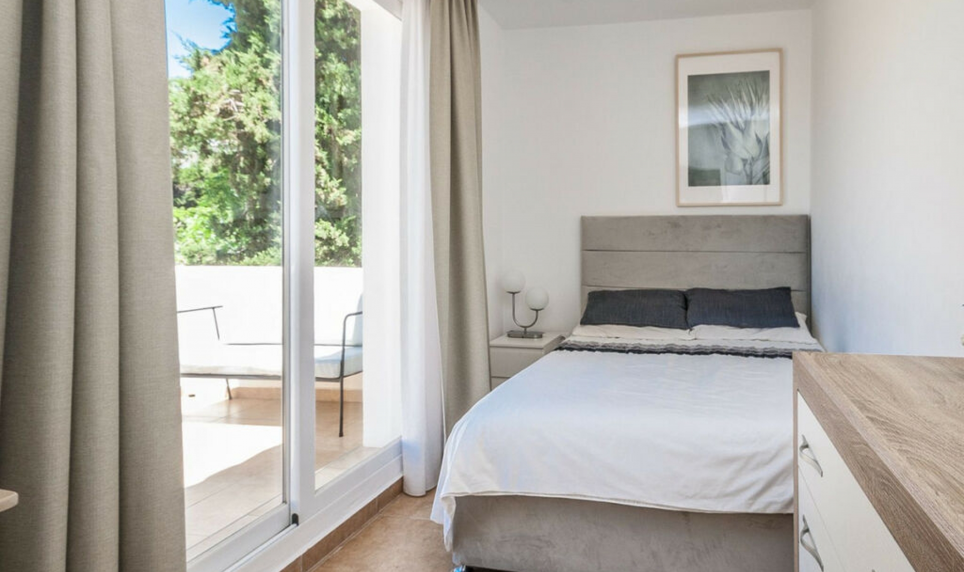 Resale - House -
Estepona