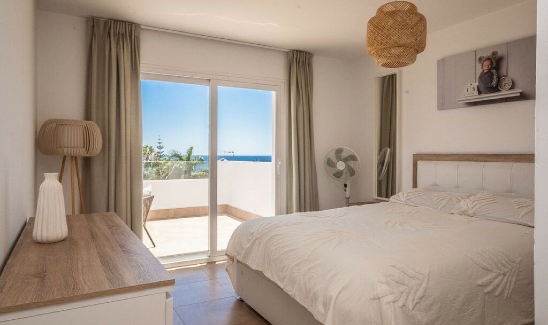 Resale - House -
Estepona
