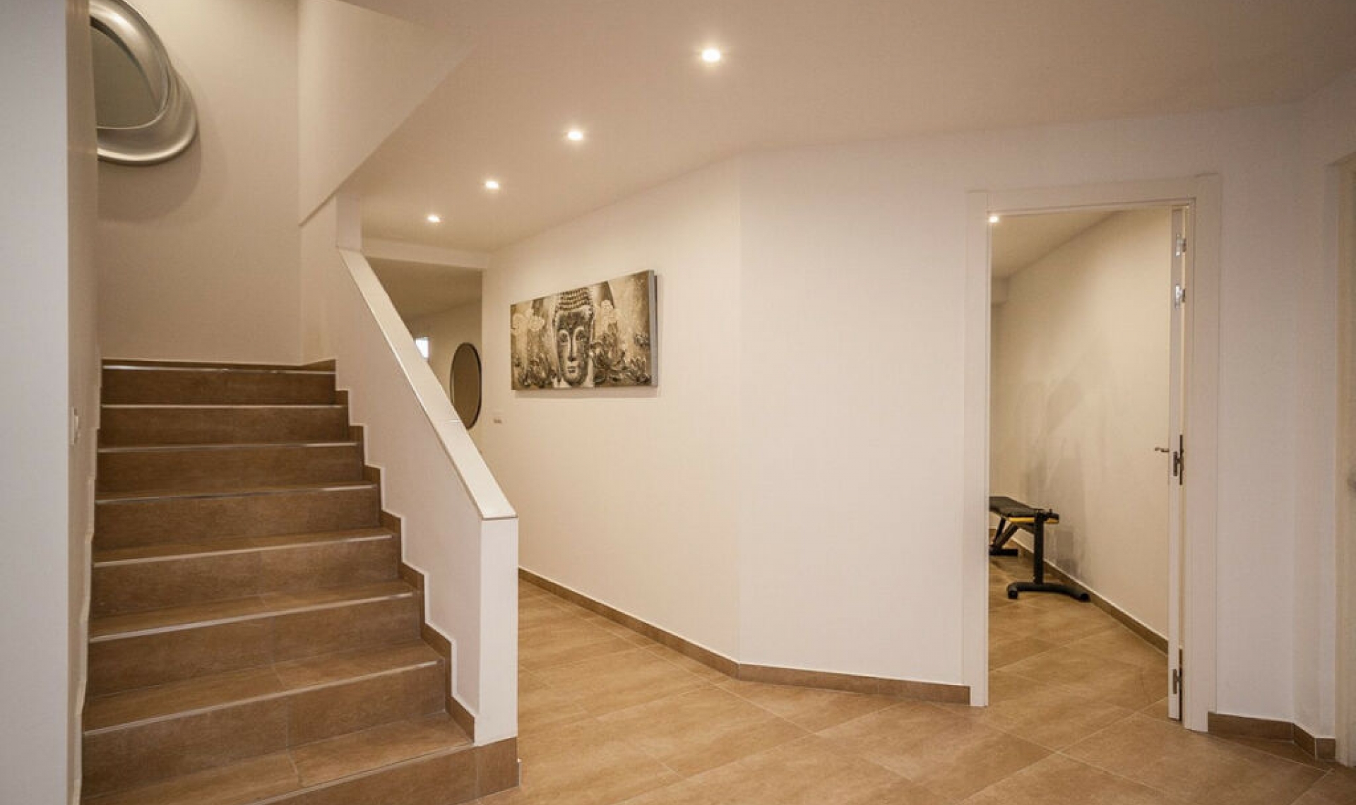 Resale - House -
Estepona