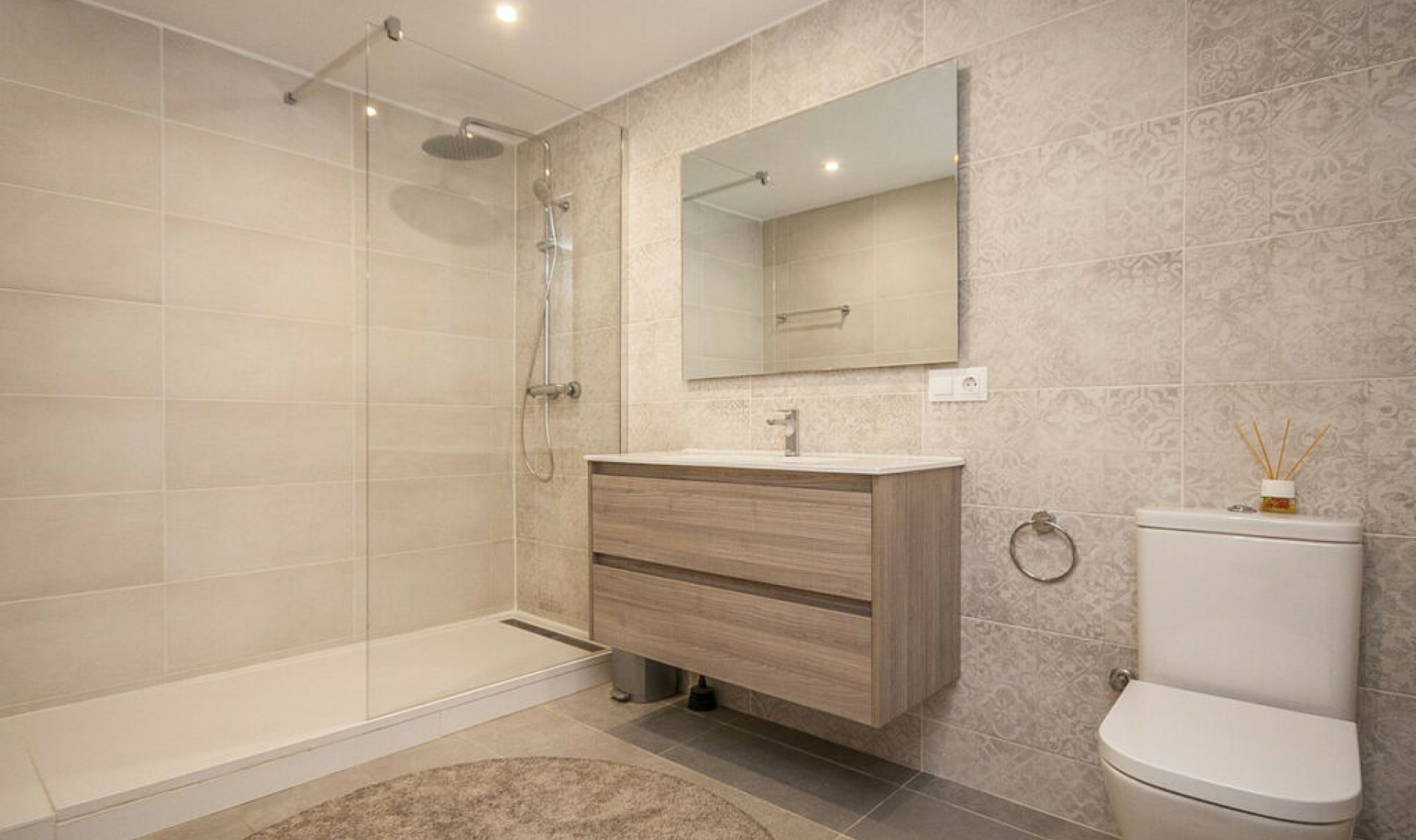 Resale - House -
Estepona