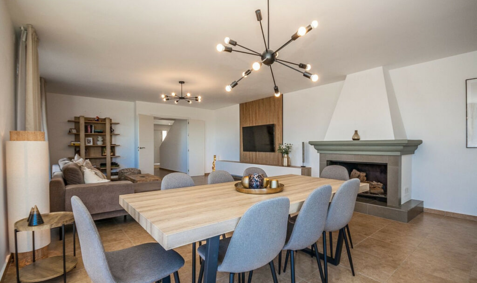 Resale - House -
Estepona