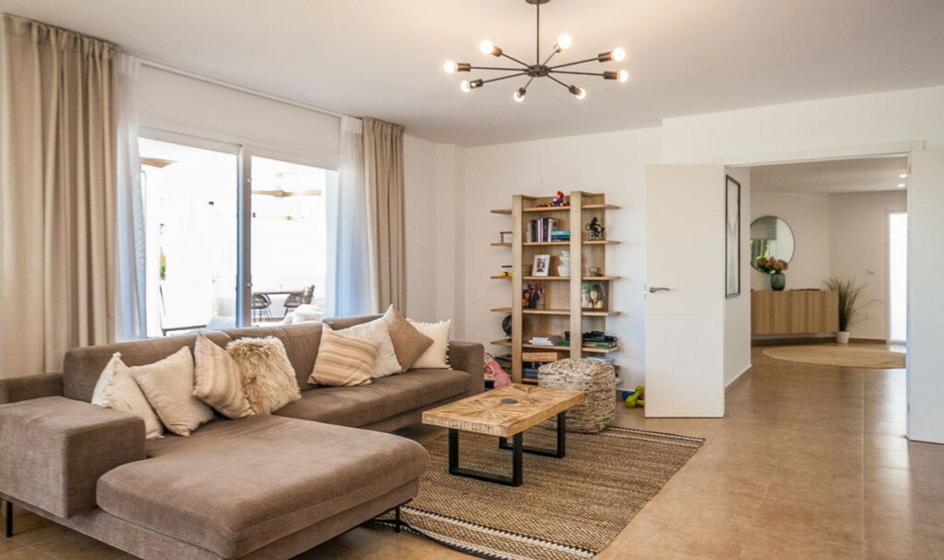 Resale - House -
Estepona