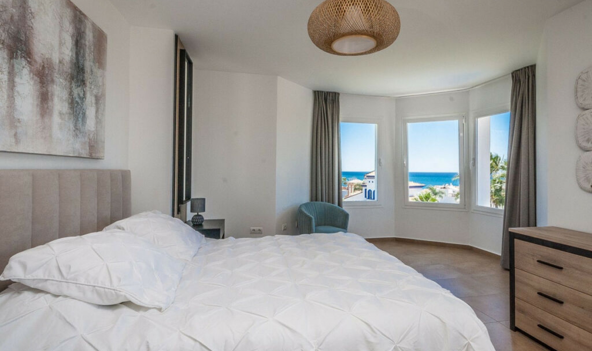 Resale - House -
Estepona