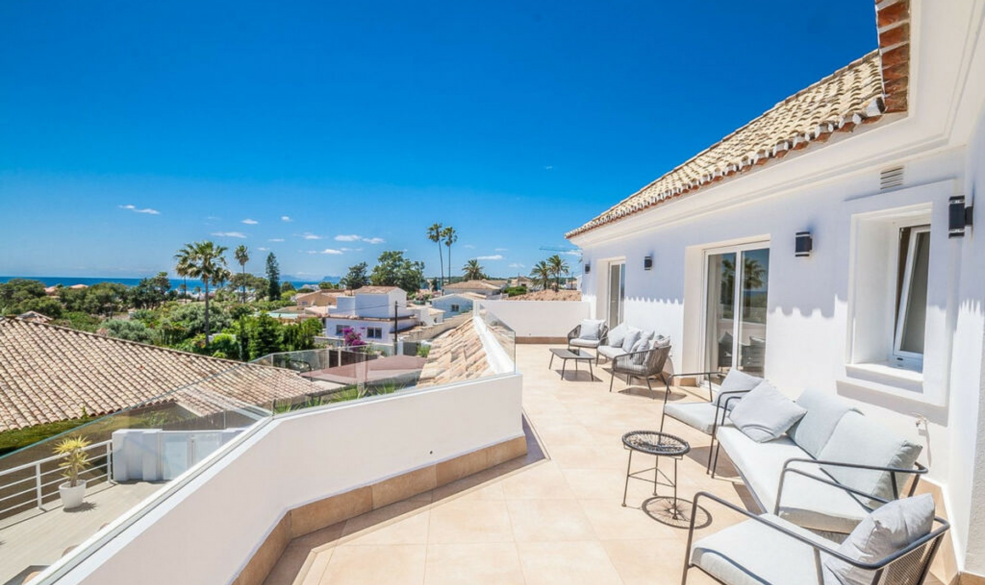 Resale - House -
Estepona