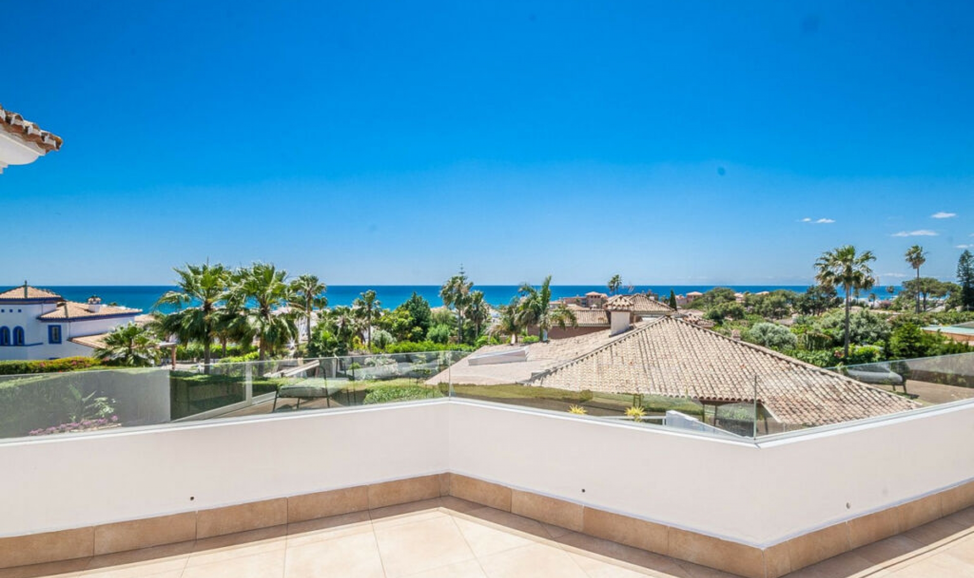 Resale - House -
Estepona