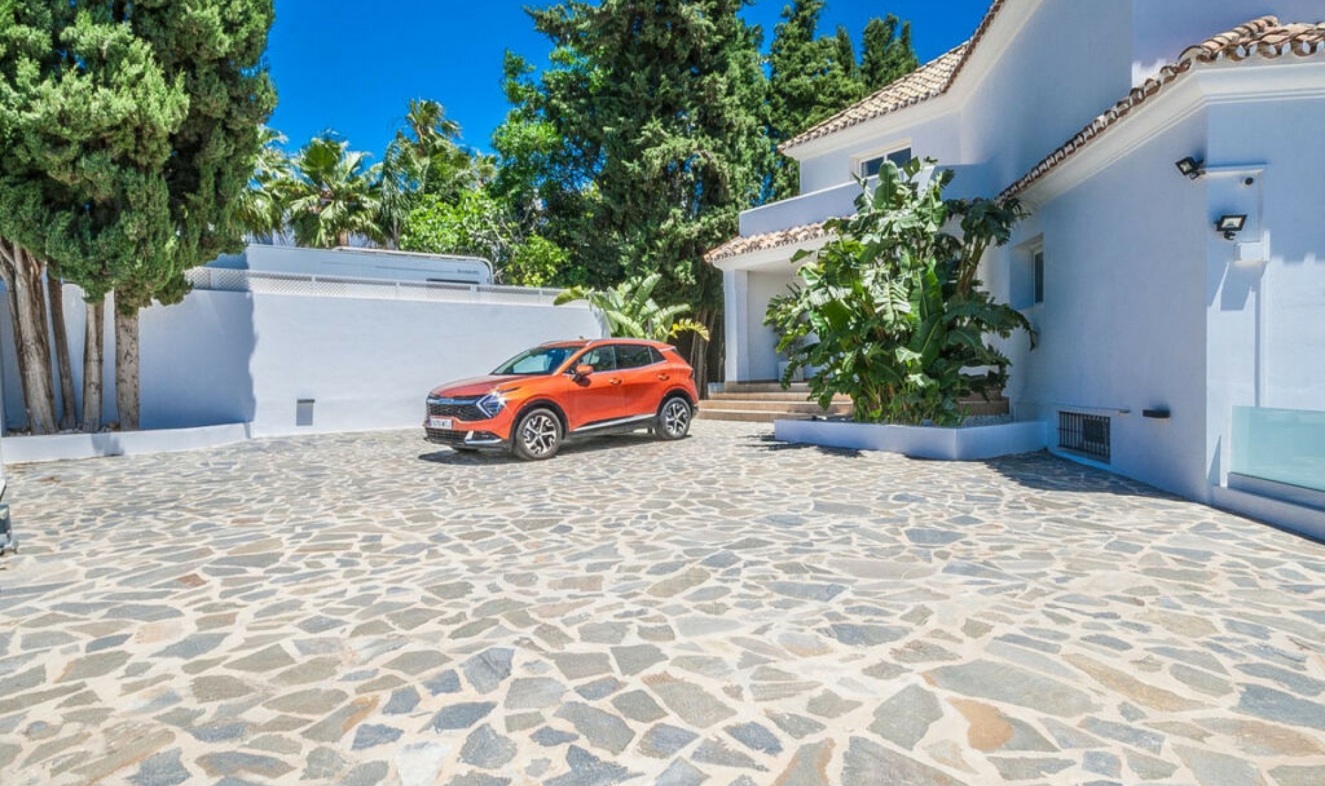 Resale - House -
Estepona