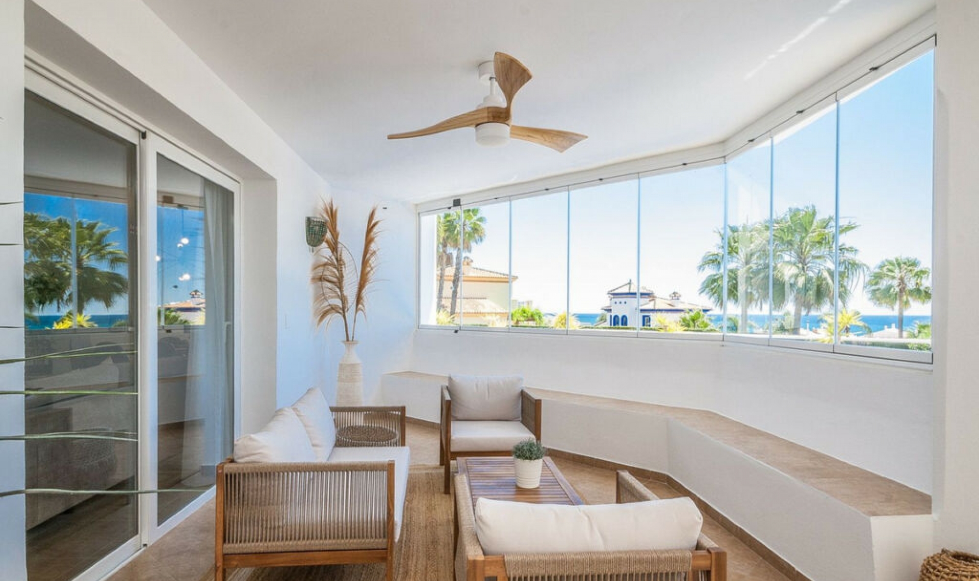 Resale - House -
Estepona