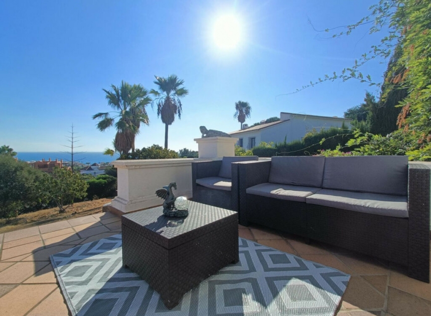 Resale - House -
Estepona