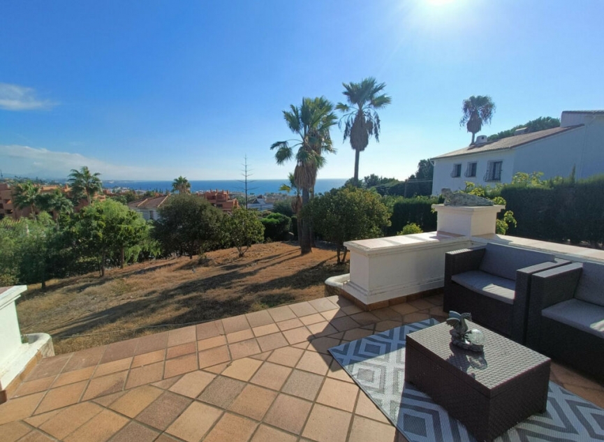 Resale - House -
Estepona