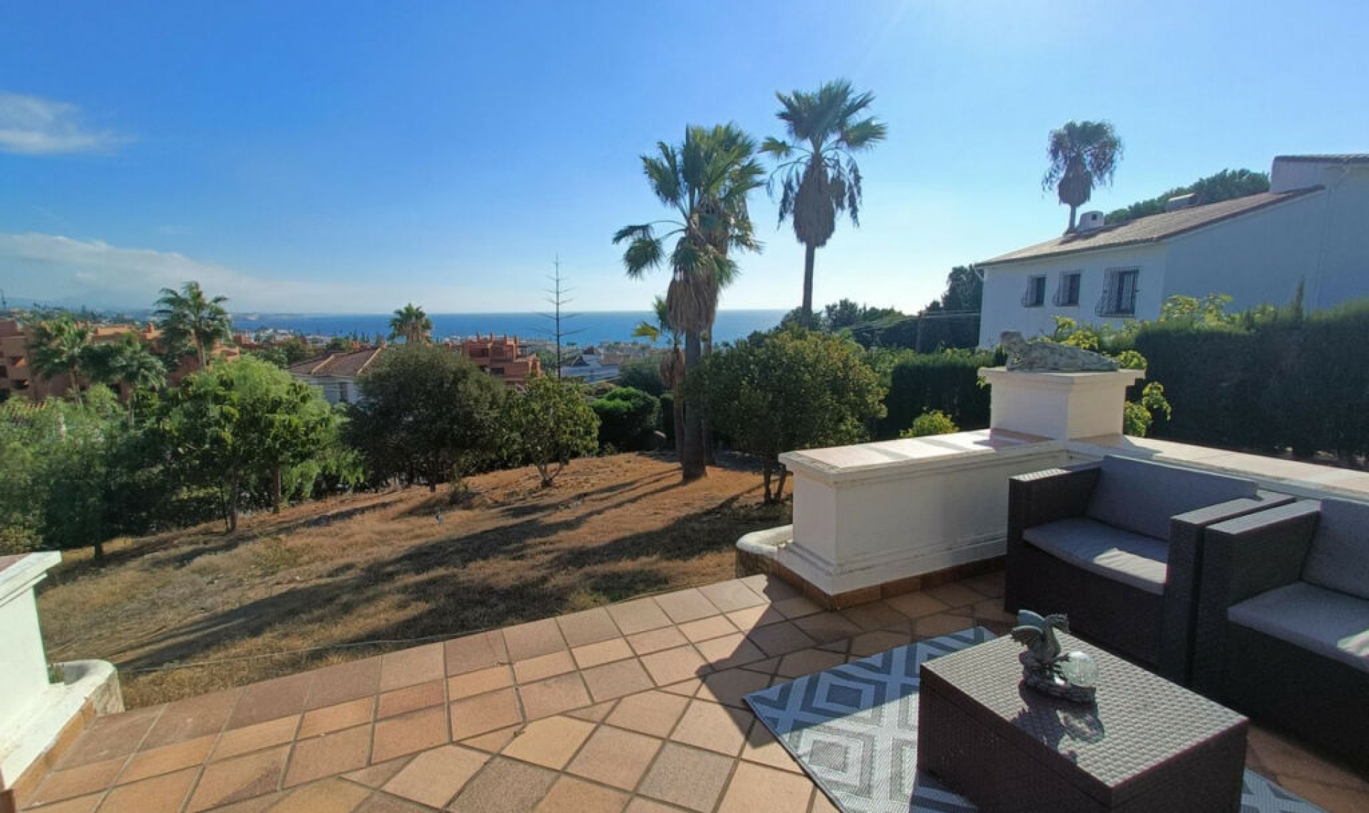 Resale - House -
Estepona