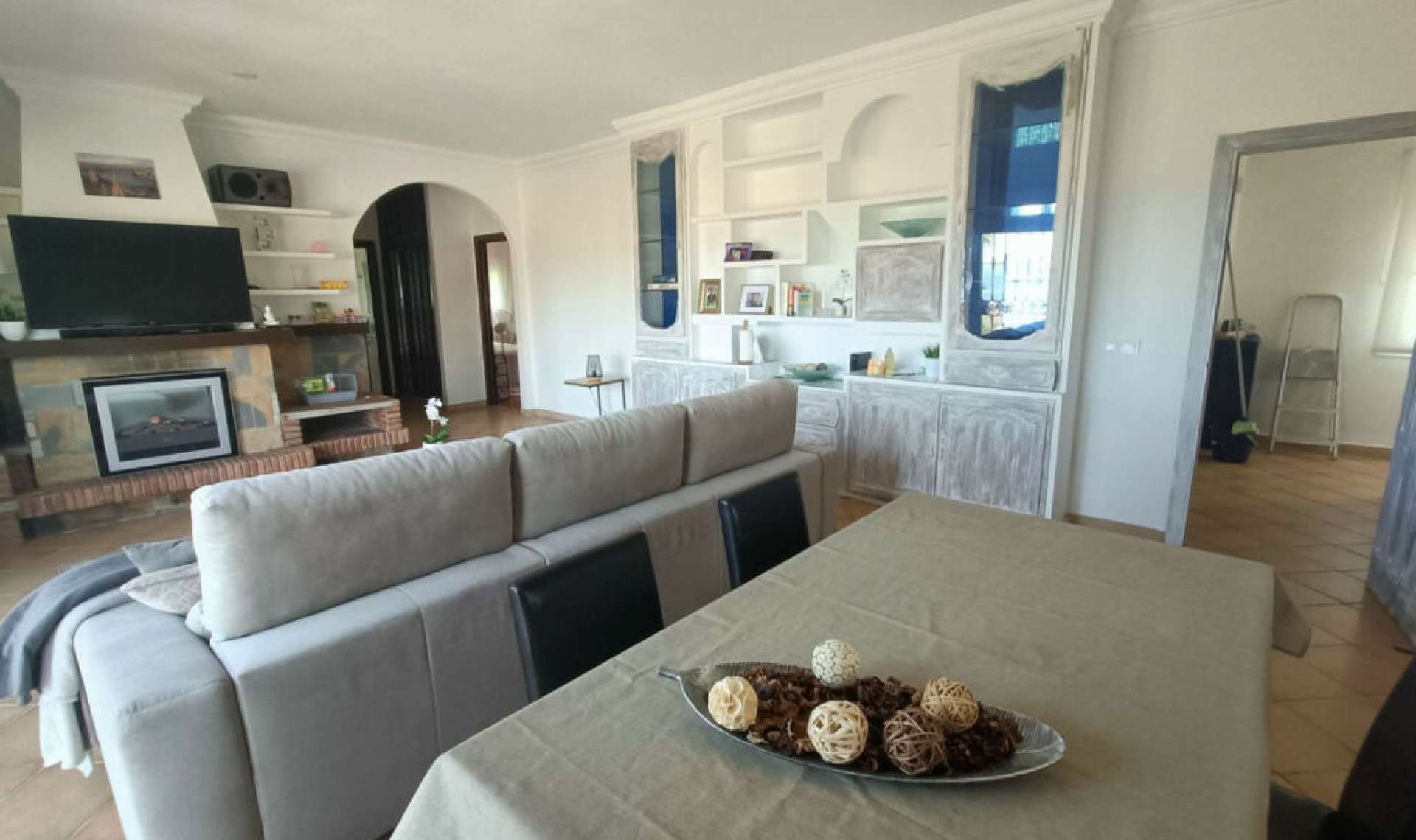 Resale - House -
Estepona