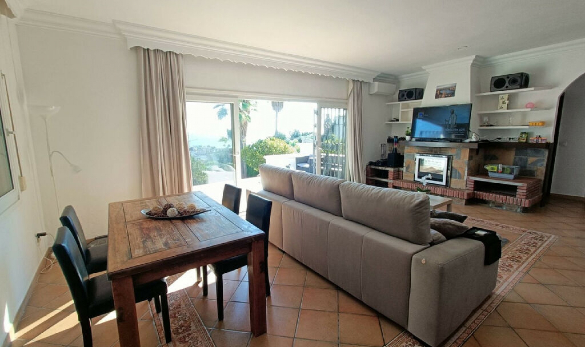Resale - House -
Estepona
