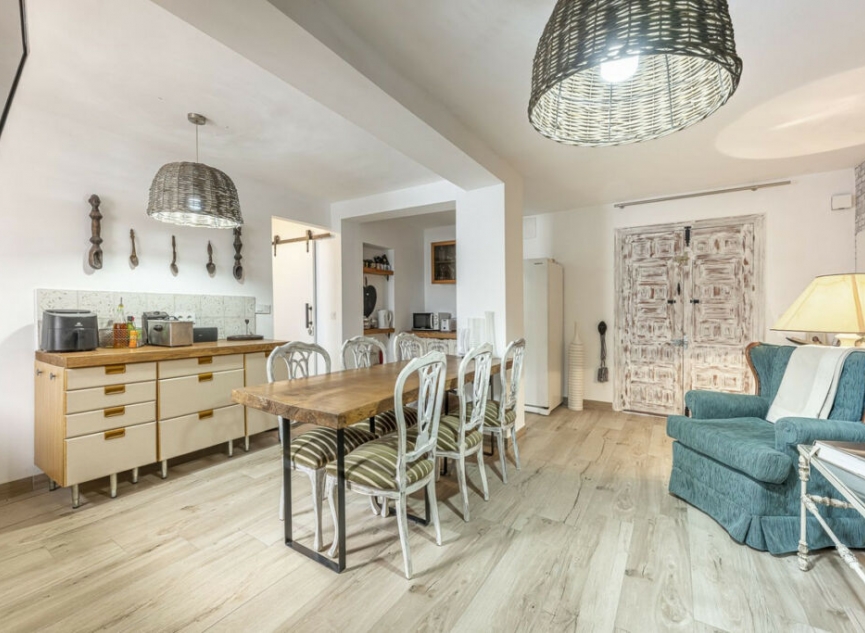 Resale - House -
Estepona